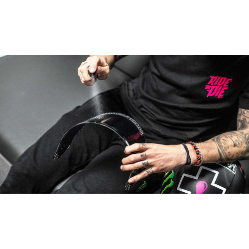Limpiador antibacteriano de lentes y cascos MUC-OFF Helmet & Visor Cleaner - Spray 30ml (x18)