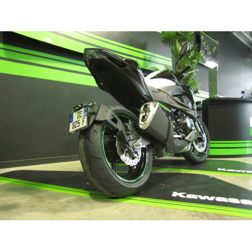 Portamatrículas a la rueda Kawasaki Z800 negro