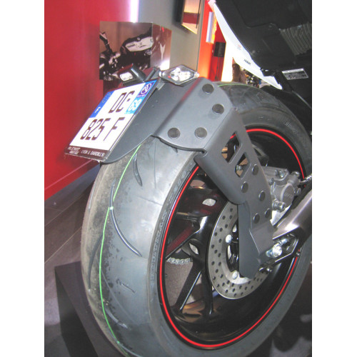 Portamatrículas a la rueda Yamaha MT-09 Tracer negro