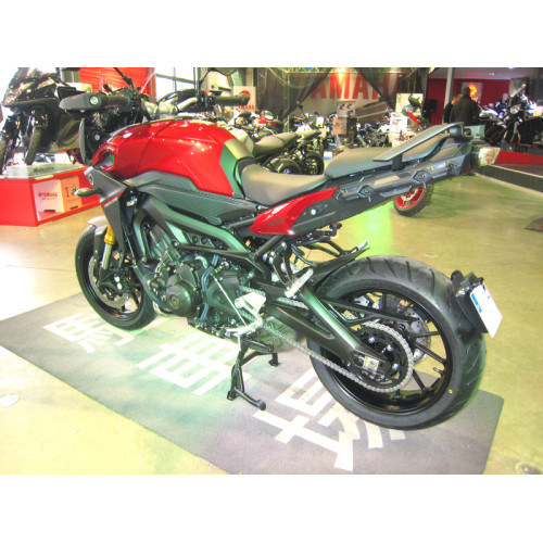 Portamatrículas a la rueda Yamaha MT-09 negro