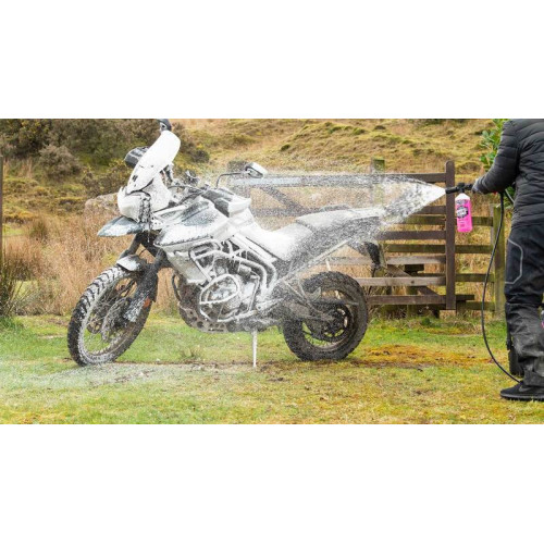Kit de hidrolimpiadora para moto y bici MUC-OFF (incluye productos de limpieza y protección)