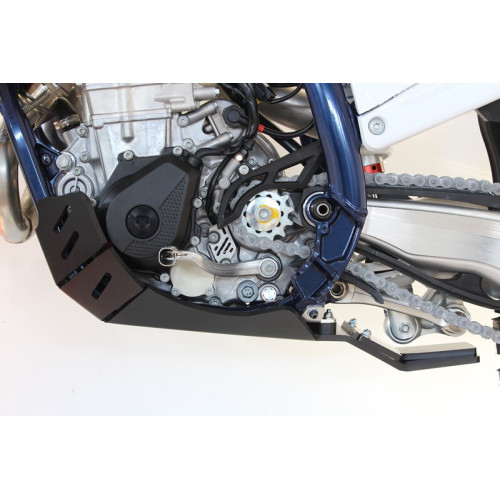 Cubrecárter AXP Xtrem con protección de bieleta - PEAD 8 mm