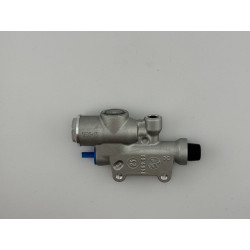 Bomba BREMBO UPGRADE trasera - PS13 Plata - Con depósito integrado