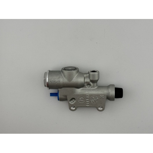 Bomba BREMBO UPGRADE trasera - PS13 Plata - Con depósito integrado