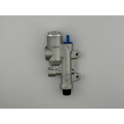 Bomba BREMBO UPGRADE trasera - PS13 Plata - Con depósito integrado 2
