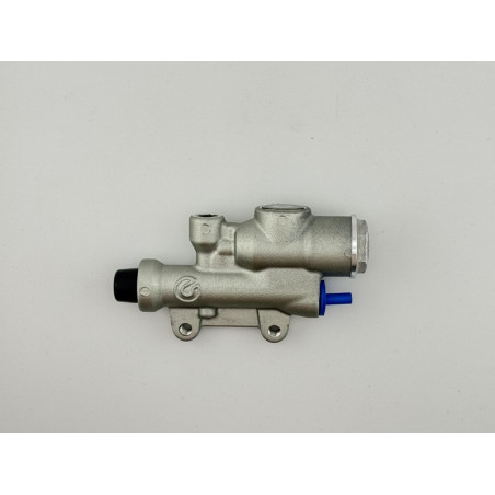 Bomba BREMBO UPGRADE trasera - PS13 Plata - Con depósito integrado