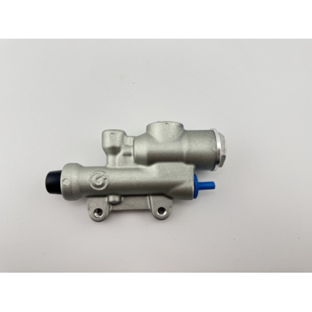Bomba BREMBO UPGRADE trasera - PS13 Plata - Con depósito integrado