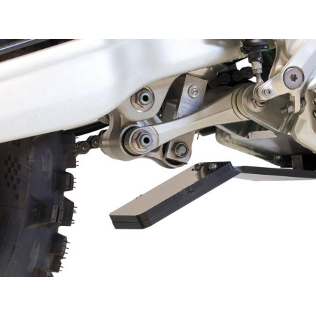 Cubrecárter AXP Xtrem con protección de bieleta - PEAD 8 mm
